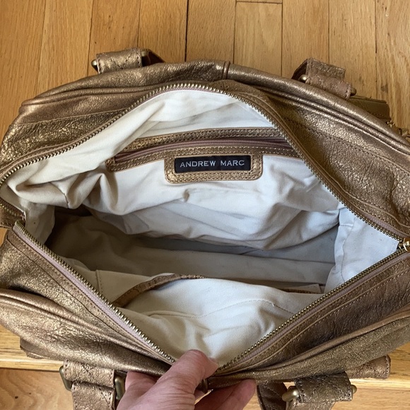 Andrew Marc bronze metallic tote bag nwt - Picture 7 of 11